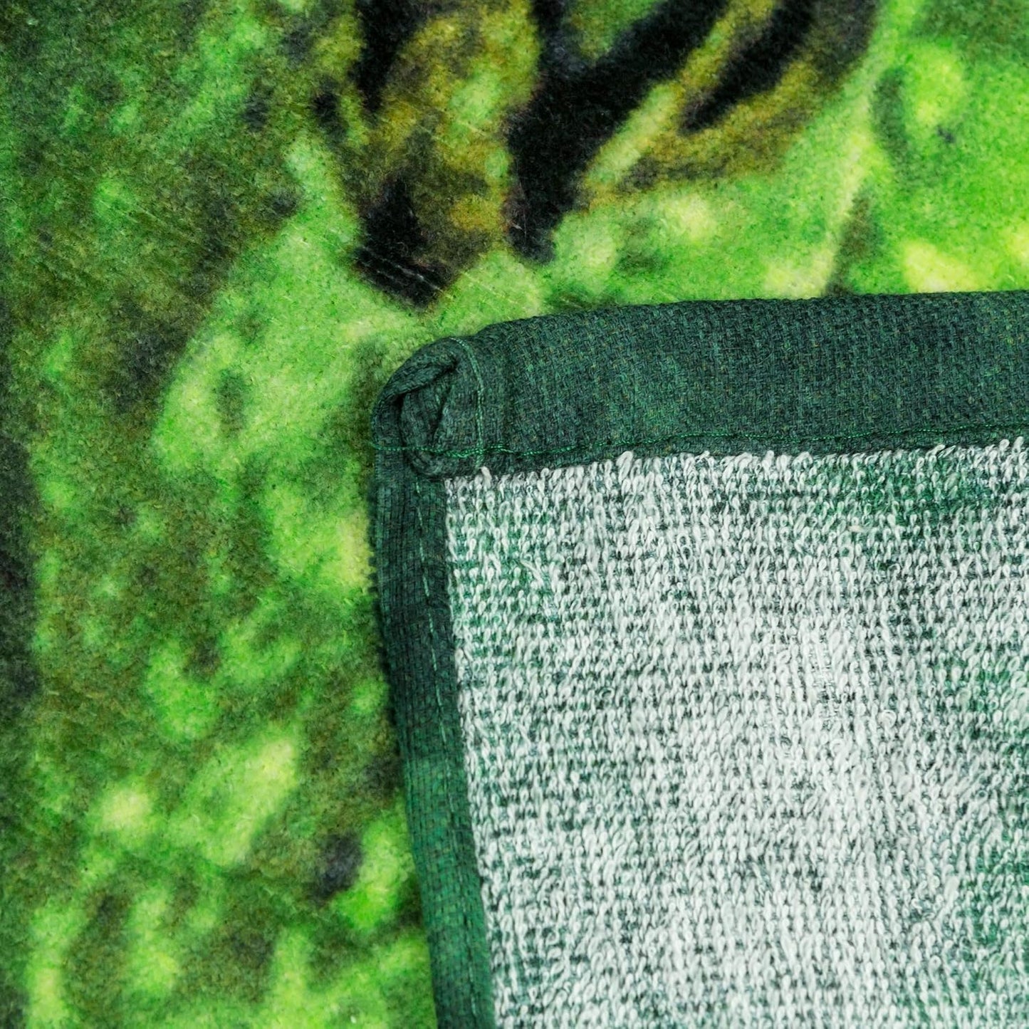 Alligator Towel Everglades Beach Towel 30 x 60 inches 100% Cotton - Eco-Friendly and Super Soft