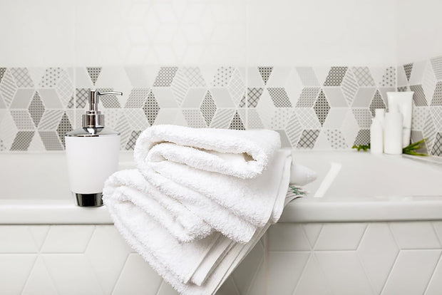 ZUPERIA White Bath Towels Bulk - 20 x 40 Inches, 100% Cotton Economy Light Weight Towels for Commercial Use - Quick Dry, Ultra-Soft, and Absorbent Bulk Towels (12 Pack)