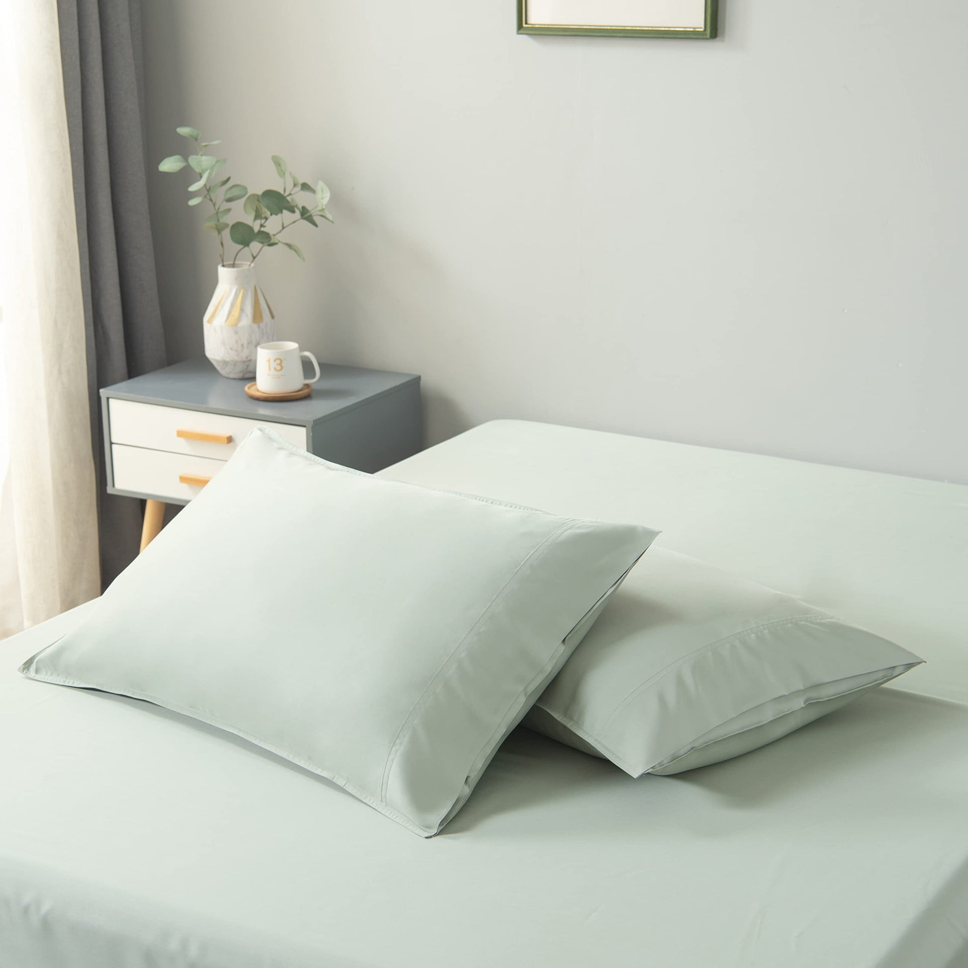 Bella Coterie | Luxury Standard Size Pillowcase Set | 100% Organically Grown Bamboo Viscose | Ultra Soft | Cooling | 2 Pcs [White]