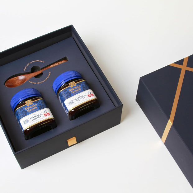 Manuka Health Holiday Gift Set, Certified Raw Manuka Honey from New Zealand, Includes UMF 20+/MGO 850+ 8.8oz Jar and UMF 13+/MGO 400+ 8.8 oz Jar with Wood Spoon