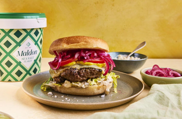 Maldon Salt, Sea Salt Flakes, 20 oz (570 g), Resealable Tub, Kosher, Natural, Handcrafted, Gourmet, Pyramid Crystals