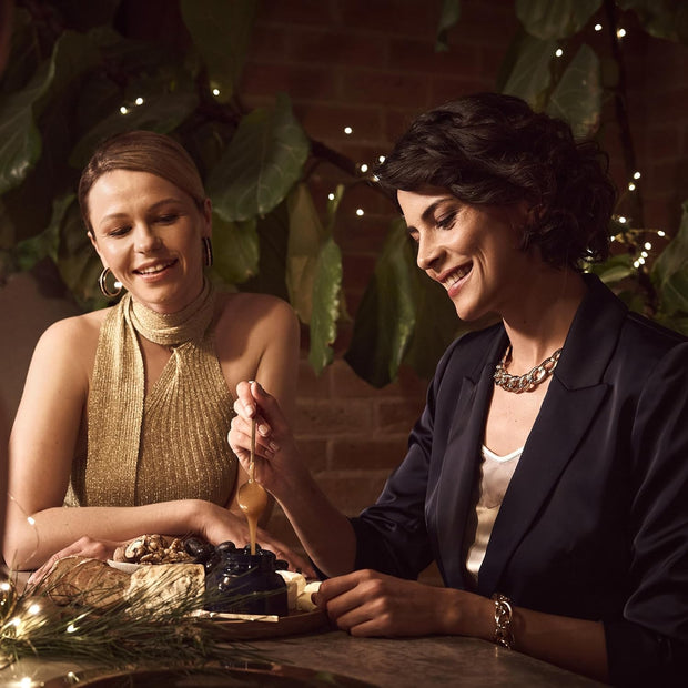 Manuka Health Extra MGO 600+ Manuka Honey Kit, Includes MGO 600+ (250g), Gold Spoon, and Drawstring Bag, Authentic Raw Honey from New Zealand