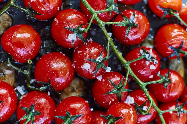 Maldon Salt, Sea Salt Flakes, 20 oz (570 g), Resealable Tub, Kosher, Natural, Handcrafted, Gourmet, Pyramid Crystals