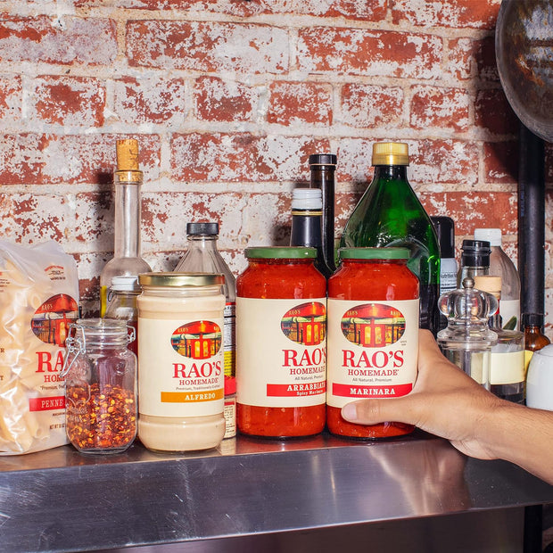 Rao's Homemade Alfredo Sauce 15 oz, Creamy Pasta Sauce, Premium Quality Blend of Parmesan & Romano Cheese, Cream and Butter