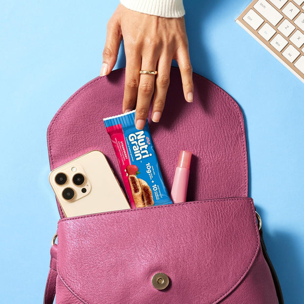 Nutri-Grain Soft Baked Breakfast Bars, Kids Snacks, Value Pack, Strawberry, 20.8oz Box (16 Count)